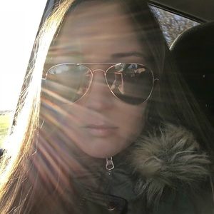 Meet your Posher, Danielle